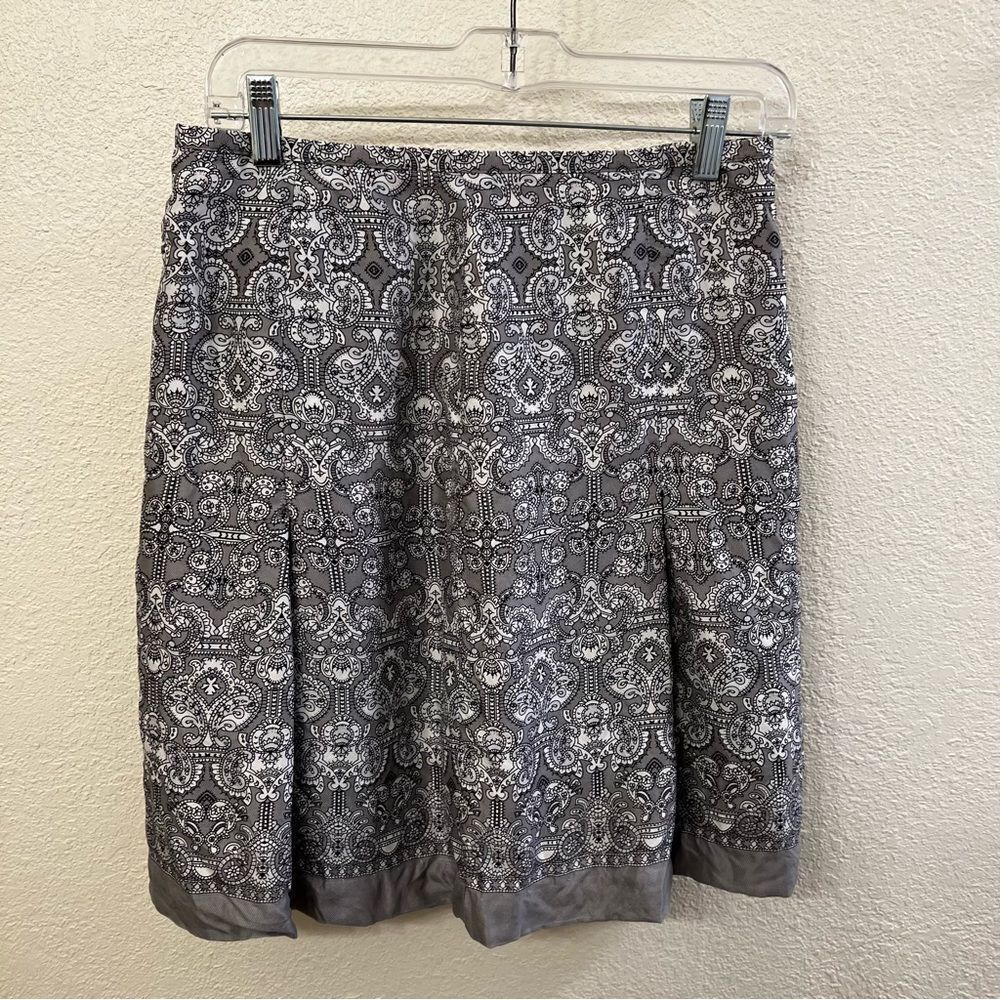 Loft Grey/White Skirt (Size 2)